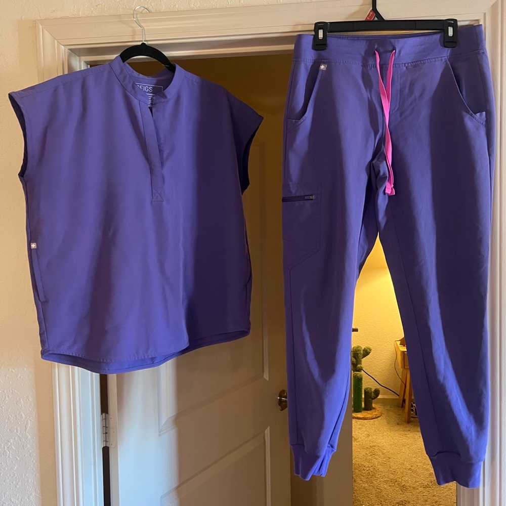 Figs Rafaela oversized scrub top and Zamora high-waisted jogger set in Amethyst